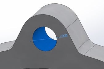 Realizzare un pendaglio ornamentale in stile Star Wars con SolidWorks Realizzazione del foro per lanello 1