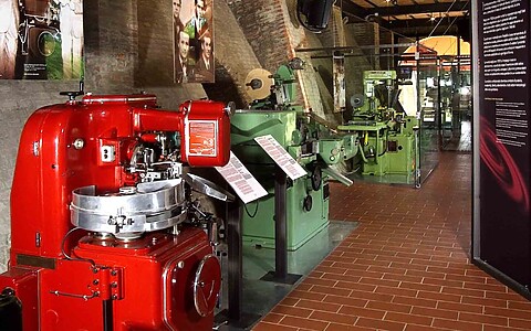 Museo del Patrimonio Industriale di Bologna evento Manufacturing Next Generation Nuovamacut dettaglio macchine automatiche